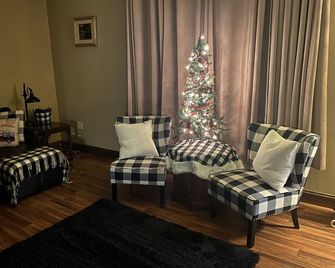 Family friendly country cottage 3 min to I75 -3 bedroom 1 bath central ac & heat - Tifton - Olohuone