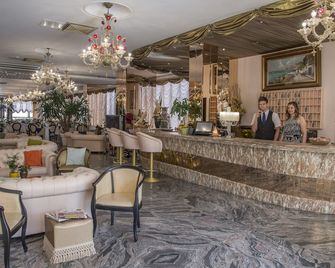 Hotel Baia Marina - קתוליקה - דלפק קבלה