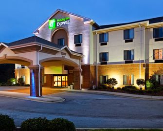 Holiday Inn Express Forest City By IHG - Forest City - Edificio