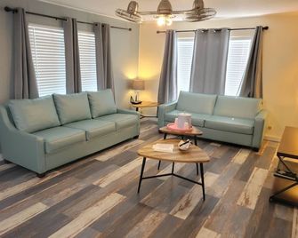 Upper Deck Hotel and Bar - Adults Only - סאות' פאדרה איילנד - סלון