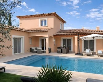 Villa Giovanna à Saint-Raphaël avec piscine chauffée - Saint-Raphaël - Zwembad
