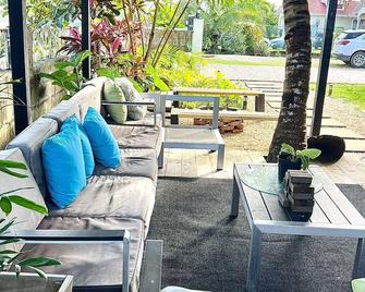 2 bedroom Guest House with comp ride to the airport - Ladyville - Patio