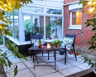 Fernhurst Holiday Apartments - Shanklin - Veranda