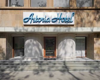 Astoria Hotel - Mumbai - Building