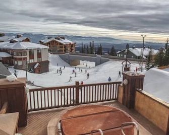 The Fjall Ski-In Ski-Out Village Studio - Big White