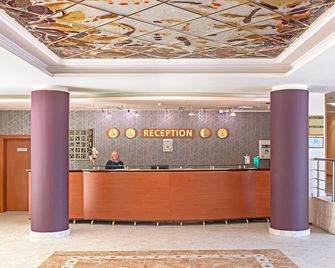 Marina Hotel in Sunny Day Resort - Golden Sands - Front desk