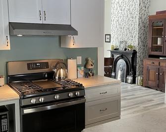Entire remodeled farmhouse. - Emlenton - Cocina