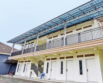 Hotel O Tanjung Indah Homestay Syariah - Banyuwangi - Gebouw