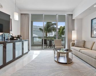 Junior Suite 2 at Sorrento Residences- Miami Beach home - Miami Beach - Living room