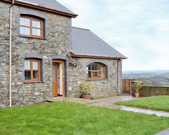 3 bedroom accommodation in Near Llanfarian - Aberystwyth - Building