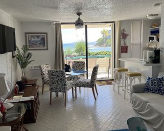 St.Thomas, USVI, oceanfront studio at Bolongo Bay, Watergate Villas East - Saint Thomas Island - Dining room