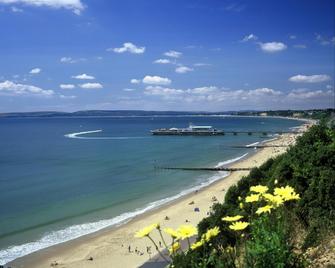 Hampton by Hilton Bournemouth - Bournemouth - Beach