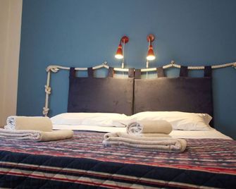 Holiday in Peschiera, 1. 5 from the historic center apartment on the ground floor and garden - Peschiera del Garda - Chambre