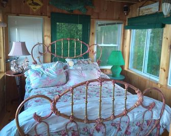 Lakefront Cabin on beautiful Unity Pond in Burnham, Maine - Troy - Bedroom