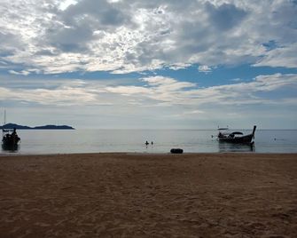 Koh Mook Rubber Tree Bungalows - Ko Muk - Beach