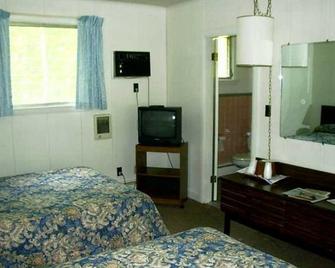 White Oak Motel & Cottages - Holderness - Slaapkamer