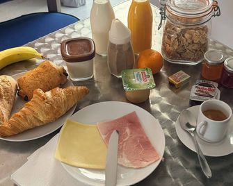 Aux Charmes - Hesdin-l'abbe - Food