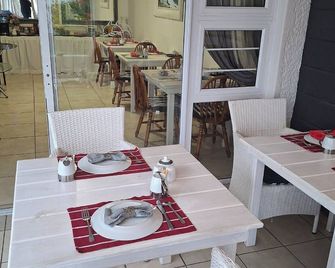 Pebble Stone House Bed & Breakfast - Swakopmund - Restoran