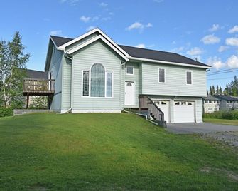 Remodeled Haven in the Heart of Town - Fairbanks - Edificio