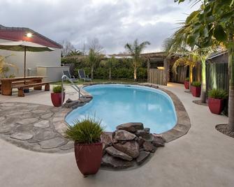Sport of Kings Motel - רוטורואה - בריכה