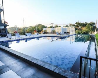 驕傲考艾飯店 - 白昌 - 游泳池