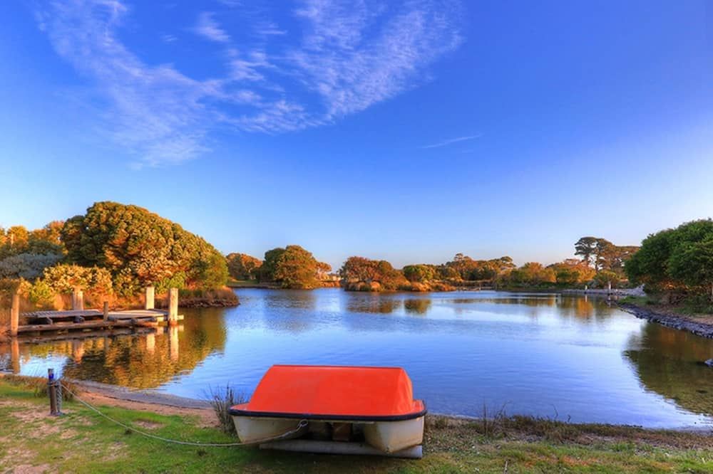 Stanley Lakeside Spa Cabins - Stanley - Outdoor view