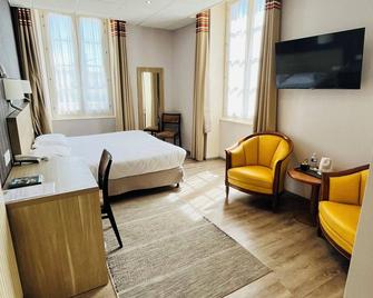 Logis Au Grand Hotel - Mayenne - Habitación