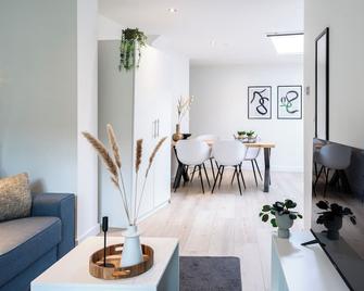 Child-friendly With Equipped Kitchen, Gerard - Eindhoven - Dining room