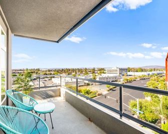 3br Luxe Retreat: Pool & Spa - San Diego - Balcón