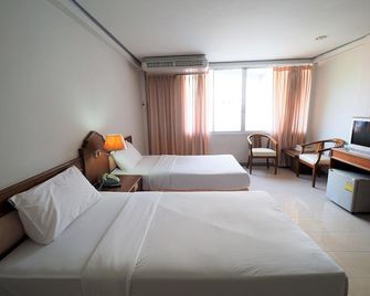 Pachara Hotel and Restaurant - Suphan Buri - Bedroom