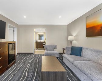 Best Western Plus Carriage Inn - Sherman Oaks - Bedroom