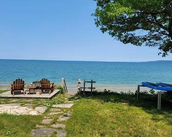 Upper Peninsula Lakefront Living! - Brimley - Playa