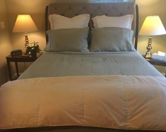 Northside Location in Charlevoix MI. - Charlevoix - Schlafzimmer