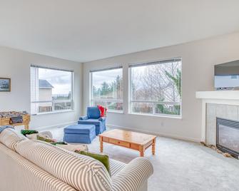 Spacious Modern Home In Newly Developed Netarts Neighborhood! - Tillamook - Obývací pokoj