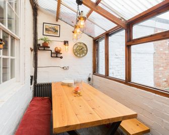 Shakespeare House, Free Parking, Town Centre Location - Stratford-upon-Avon - Dining room