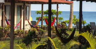 Beach Break Hotel & Surf Camp de Playa Venao - Las Escobas del Venado - Patio
