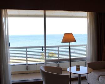 Kannonzaki Keikyu Hotel - Yokosuka - Sala de estar