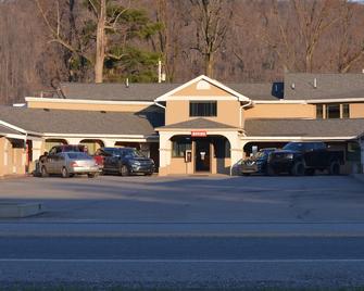 Travelers Inn - New Martinsville - Edificio