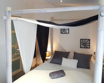 Au Charme de Pépiole - Six-Fours-les-Plages - Schlafzimmer