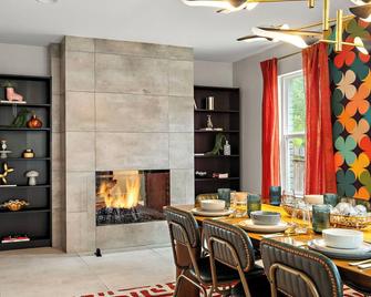 Desert Disco - 4br Mid-Century Modern Design - Austin - Comedor