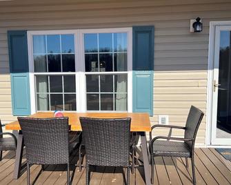Neely Henry Lake bungalow with 3 bedrooms and 2 baths - Ashville - Patio