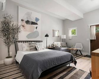 H Studio Close to Downtown, Beaches and Wineries - Traverse City