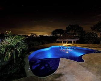 Pochote Home in Residencial Oro Monte, Naranjo Pool and Nice Views- 3BR - San Juanillo (Alajuela) - Piscina