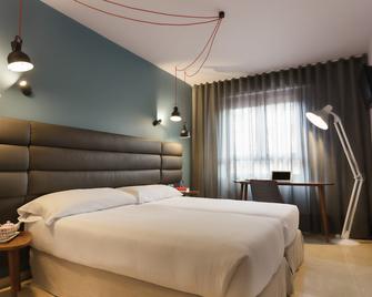 Hotel Pamplona Plaza - Pamplona - Habitación