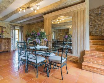 Villa Paola, beautiful holiday home with a large fenced private swimming pool. - La Bachellerie - Comedor