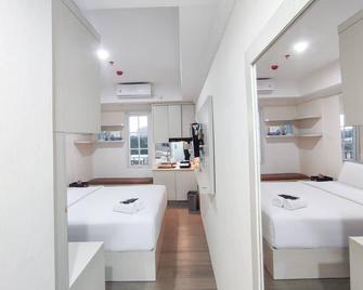 Warm And Cozy Style Studio Room At Paltrow City Apartment - Semarang - Bedroom