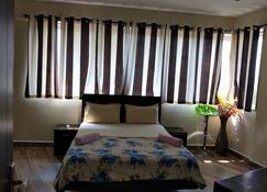 Beautifully Designed 1bhk Apartment In Candolim. - Candolim - Bedroom