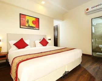 Mumbai House Luxury Apartment - Mumbai - Bedroom
