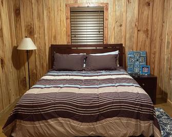 New Cabin on Lake Enterprise in Wilmot Arkansas - Wilmot - Bedroom