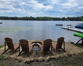 Spacious lakefront home on peaceful Cable Lake. - Dowagiac - Patio